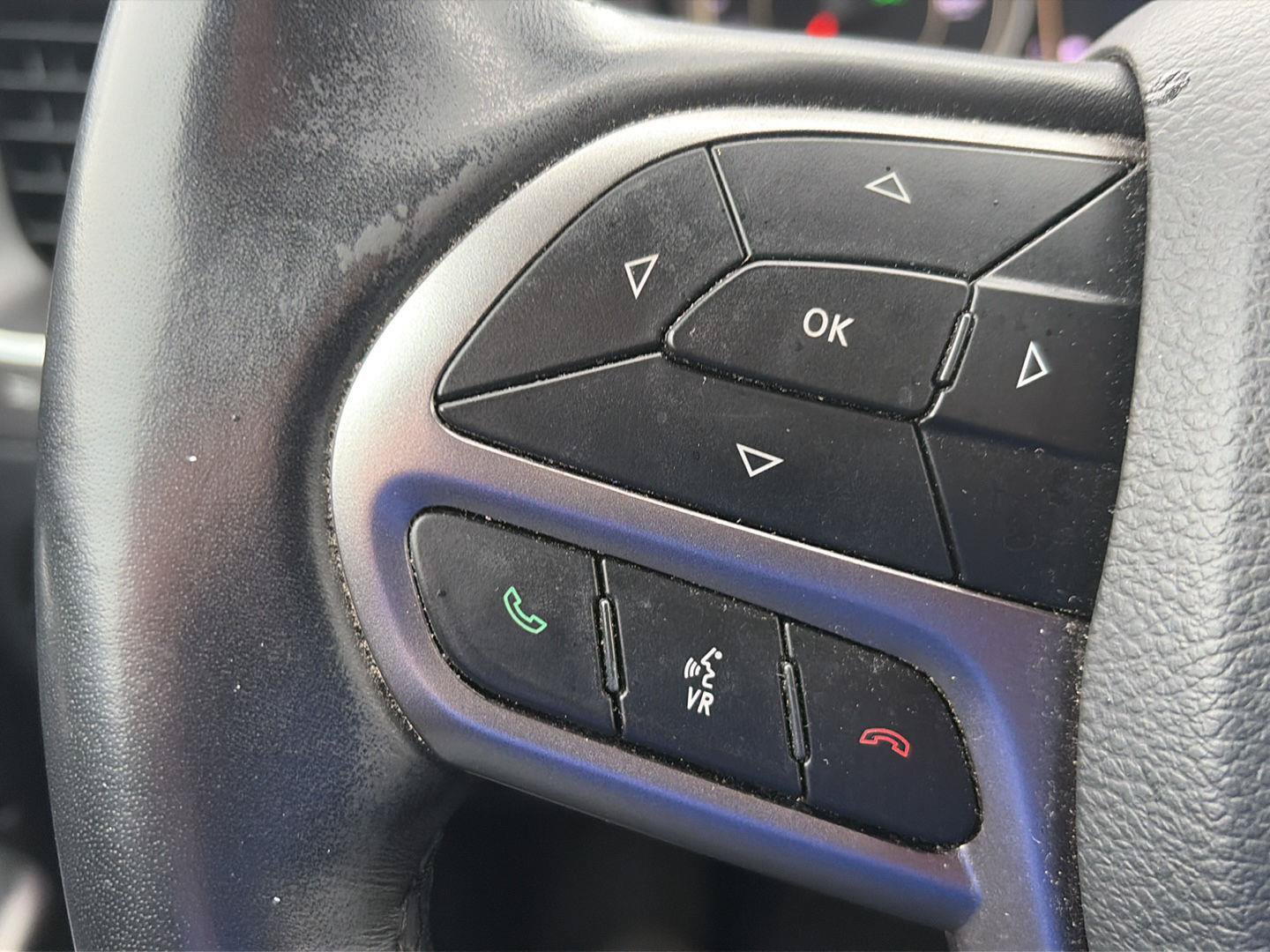 Used 2019 Jeep Cherokee Latitude Plus w/ Cold Weather Group AWD/4WD image 15