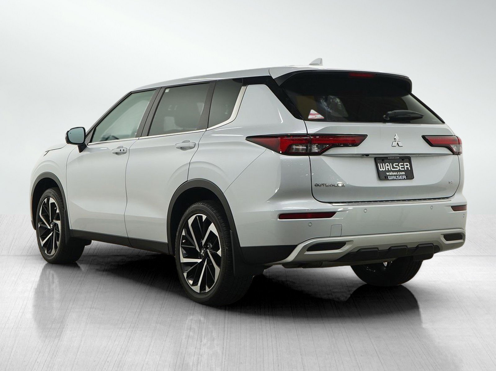 Used 2023 Mitsubishi Outlander SE AWD/4WD image 3