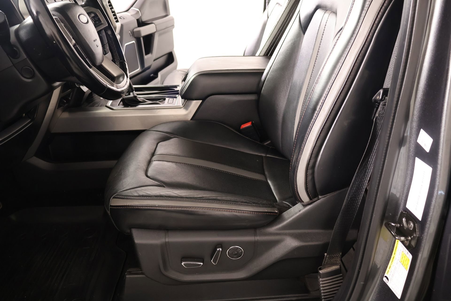 Used 2018 Ford F150 Platinum w/ Equipment Group 701A Luxury AWD/4WD image 13