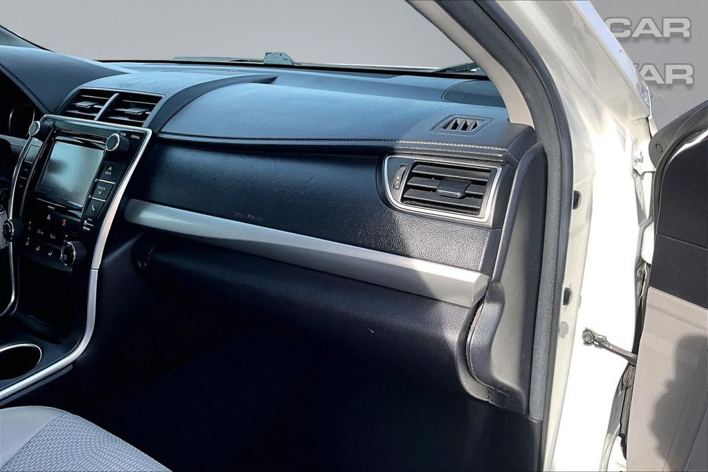Used 2017 Toyota Camry SE FWD image 17