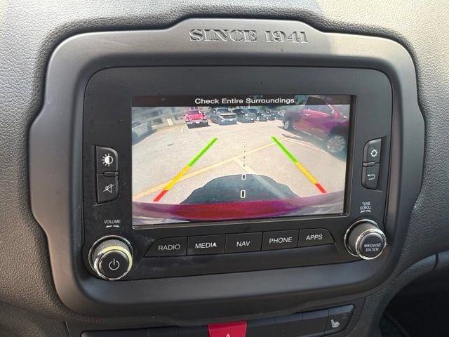 Used 2017 Jeep Renegade Latitude AWD/4WD image 3