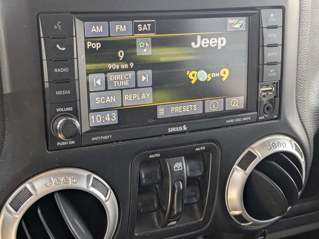 Used 2017 Jeep Wrangler Unlimited Rubicon w/ Connectivity Group AWD/4WD image 22