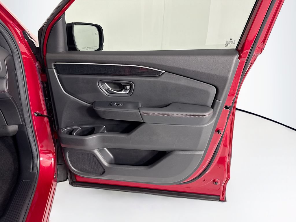 Certified 2025 Honda Pilot Black Edition image 25