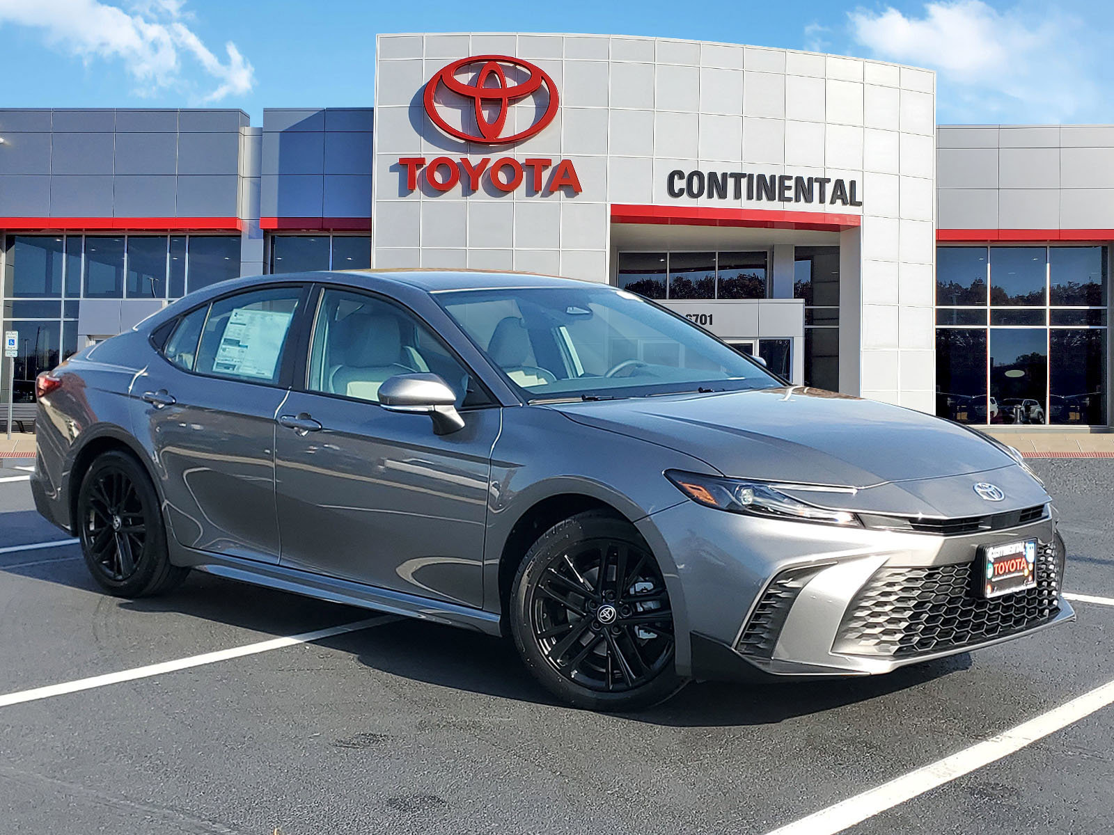 New 2026 Toyota Camry SE FWD image 1