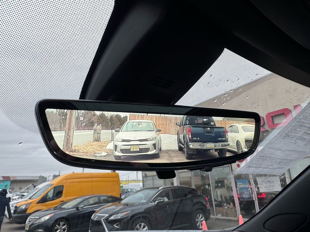 Used 2022 GMC Yukon Denali w/ Denali Premium Package image 31