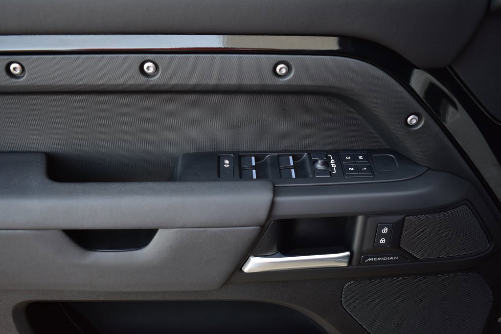 Used 2025 Land Rover Defender 110 S image 16