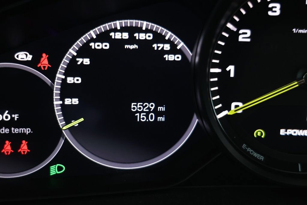 Used 2023 Porsche Panamera 4 Platinum Edition image 14