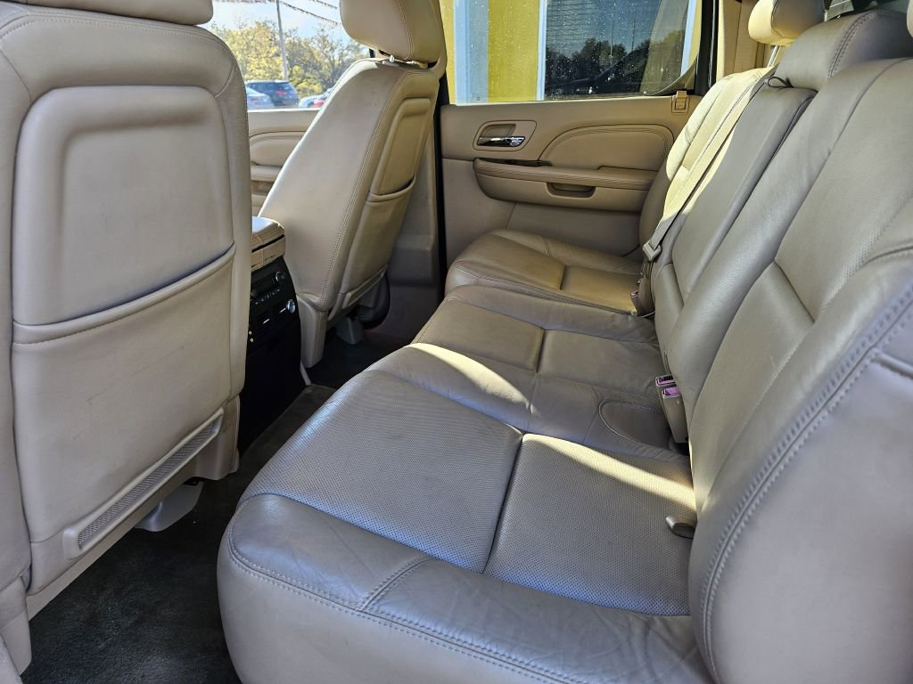 Used 2011 Cadillac Escalade EXT Premium image 10