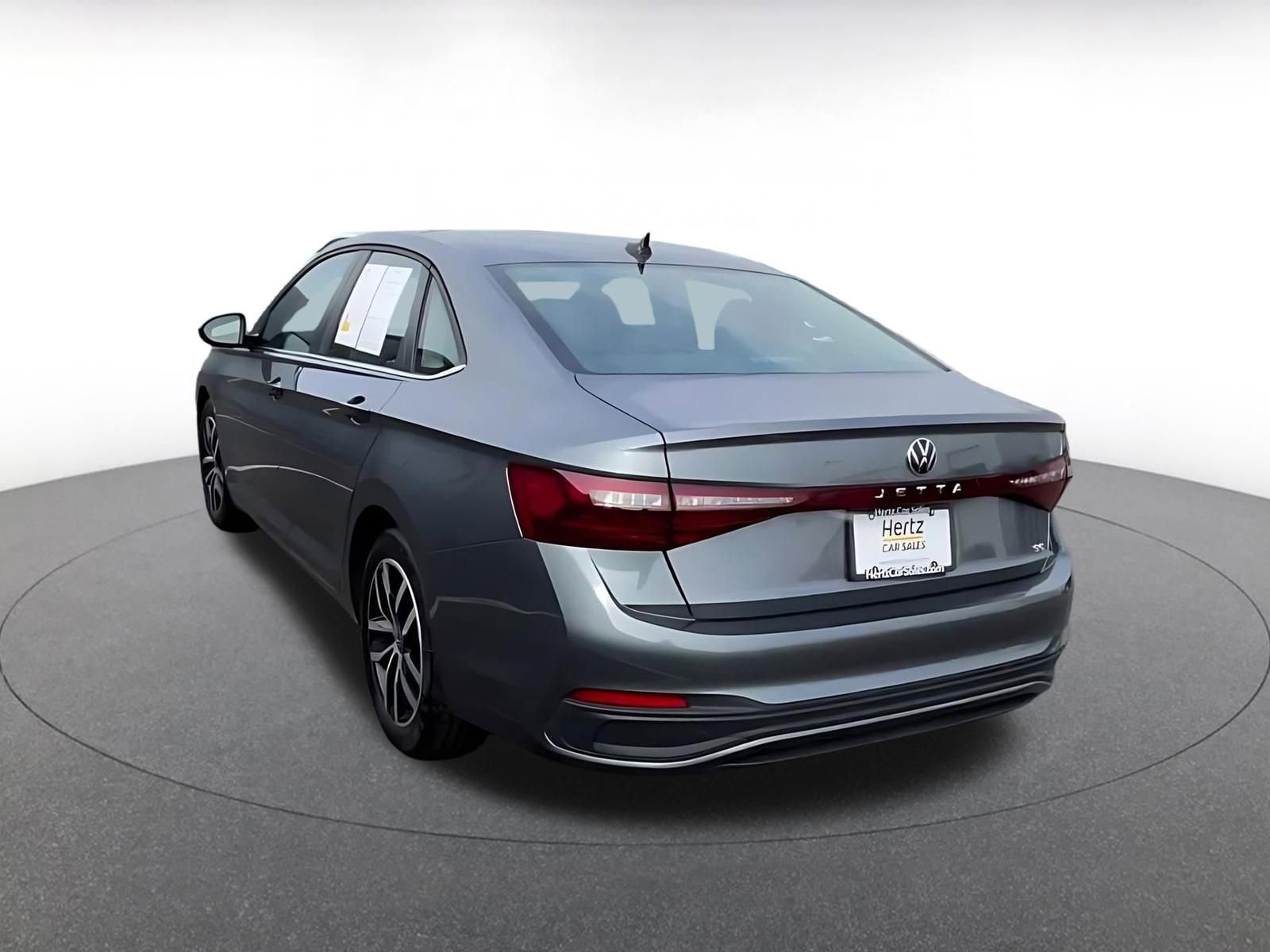 Used 2025 Volkswagen Jetta SE image 12