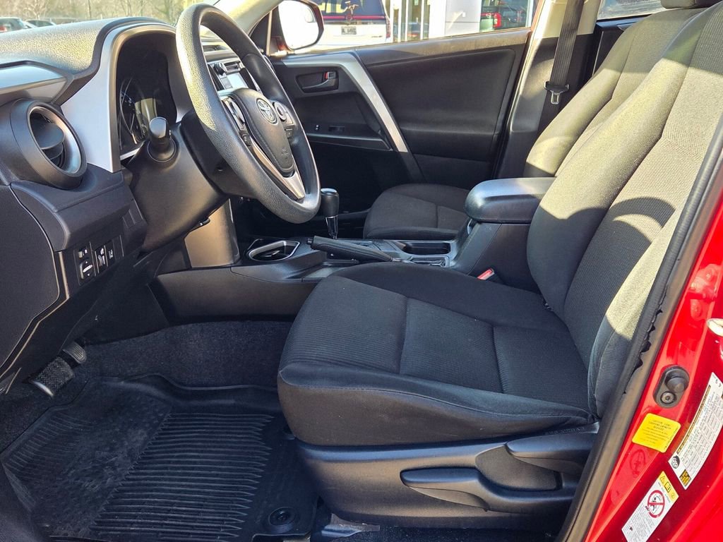 Used 2017 Toyota RAV4 LE image 3