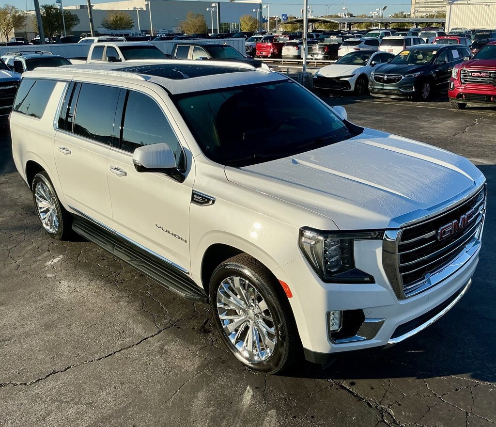Used 2021 GMC Yukon XL SLT w/ SLT Luxury Plus Package image 4