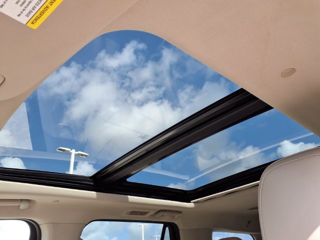Used 2019 Lincoln Navigator Reserve AWD/4WD image 10