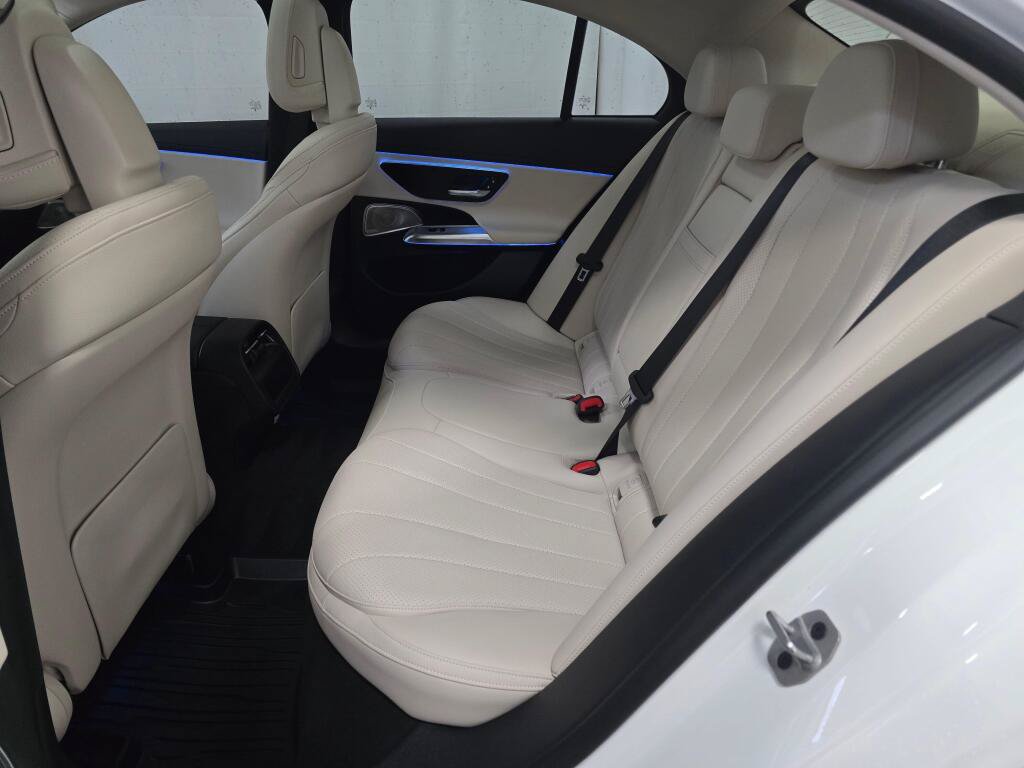 Used 2024 Mercedes-Benz E 350 4MATIC Sedan image 18