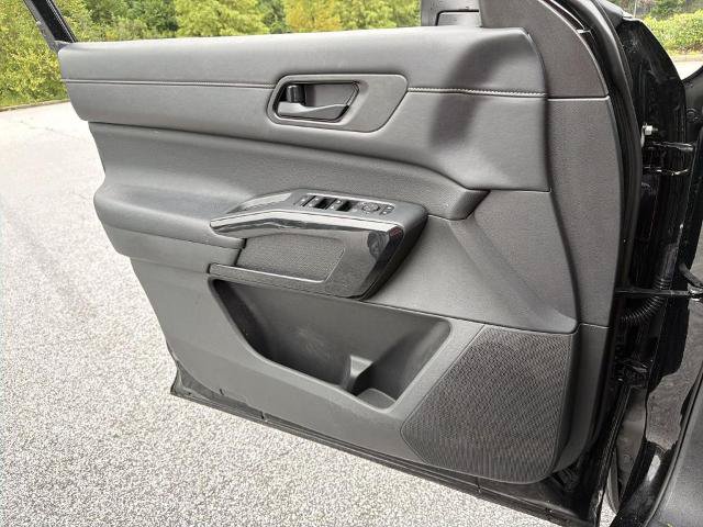 Certified 2025 Nissan Pathfinder S AWD/4WD image 16