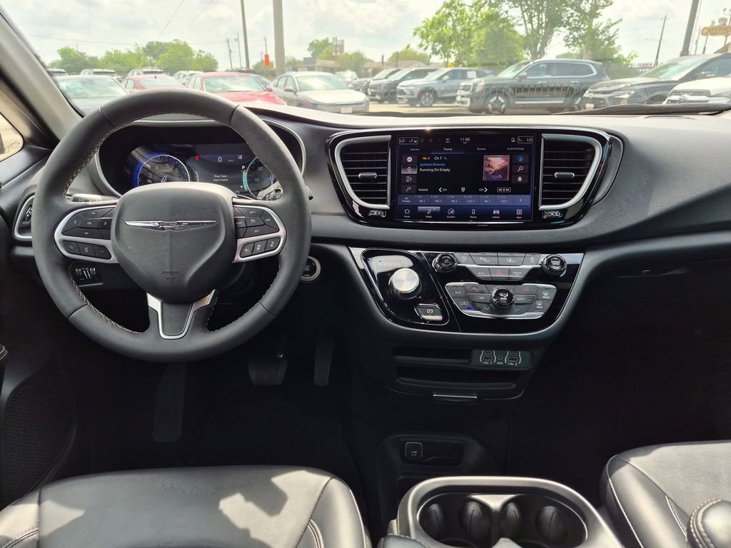 Used 2025 Chrysler Pacifica Select FWD image 22