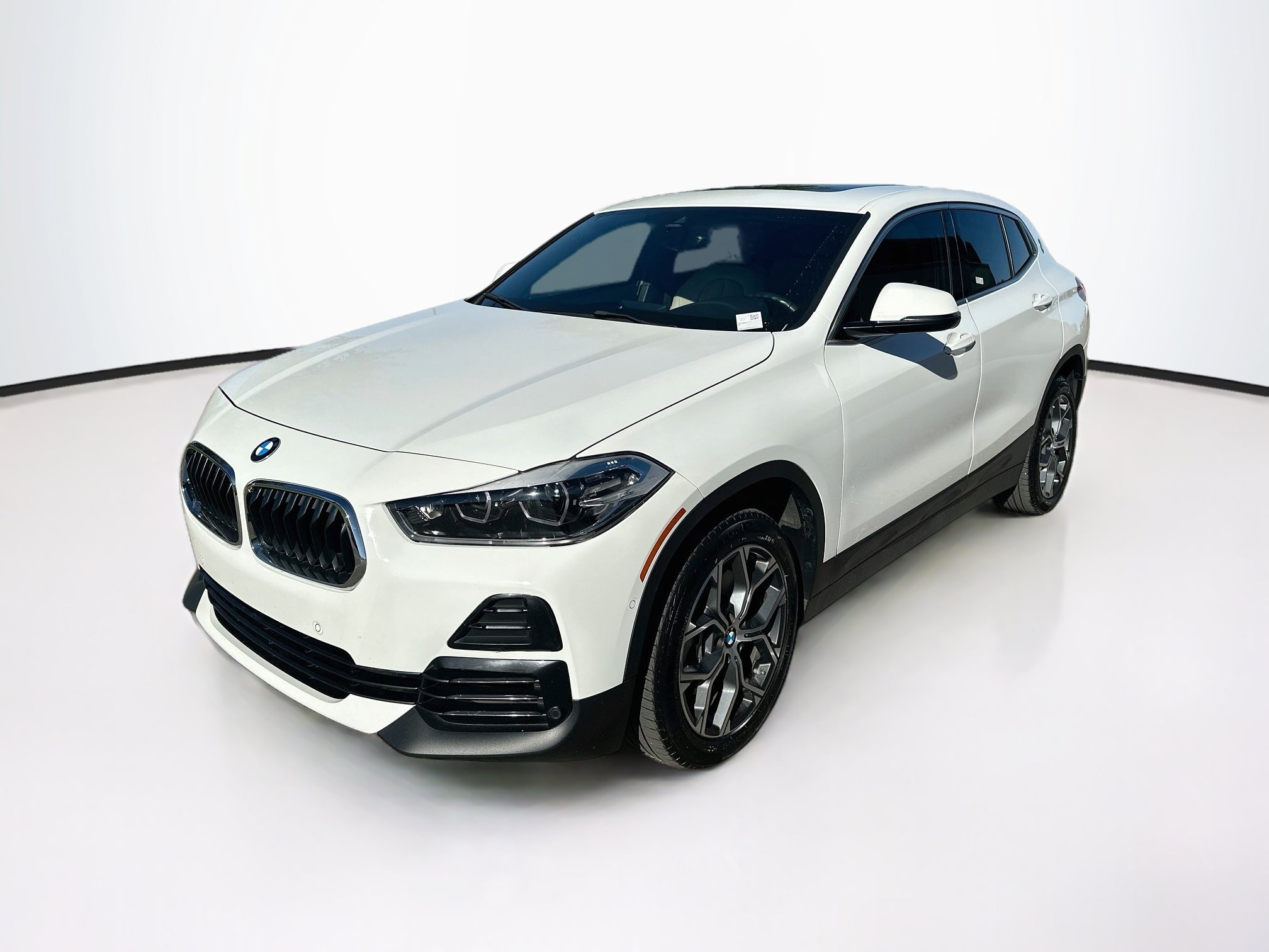 Used 2023 BMW X2 xDrive28i w/ Convenience Package AWD/4WD image 3