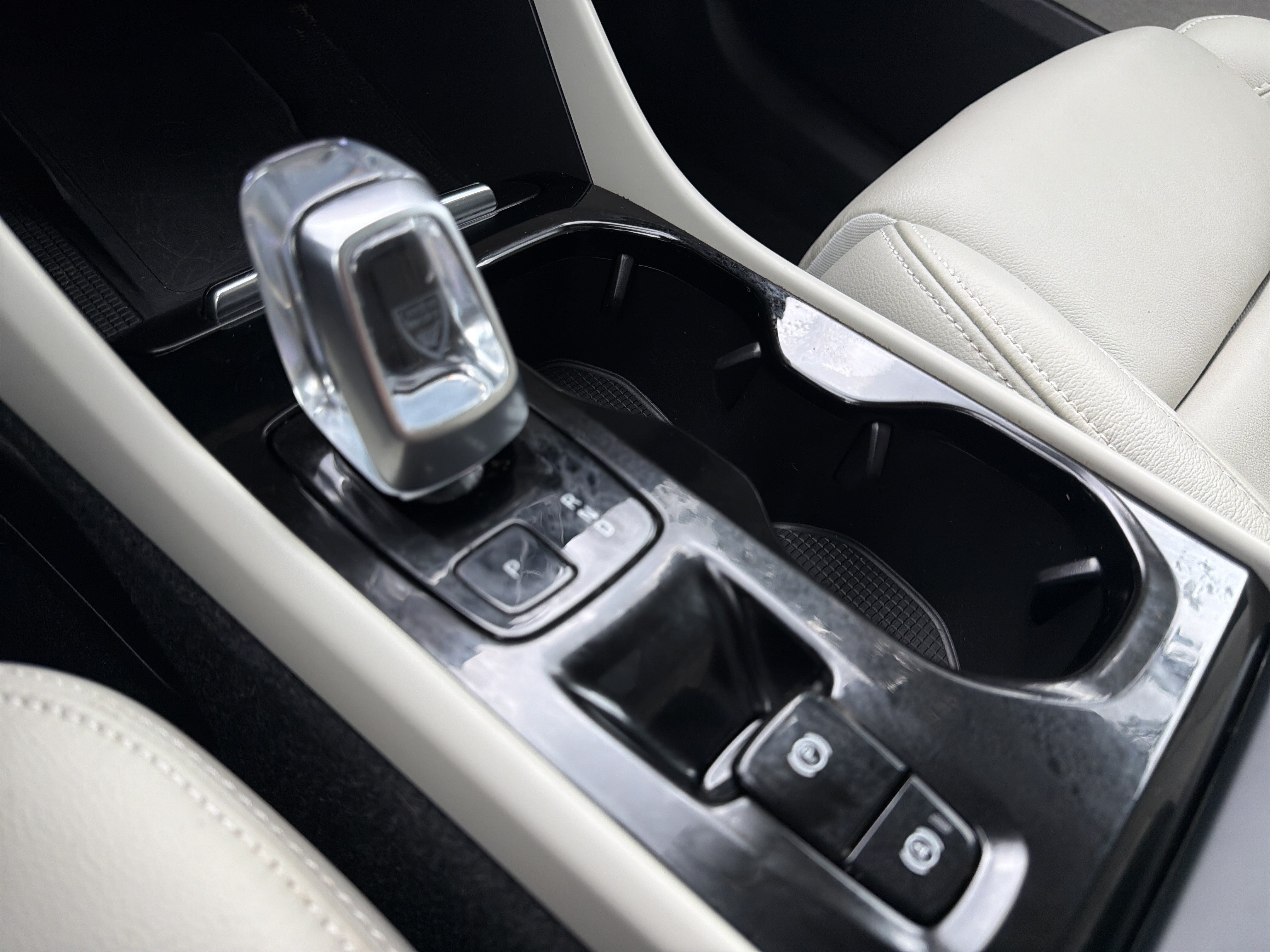 Certified 2023 Volvo XC40 B5 Plus AWD/4WD image 26