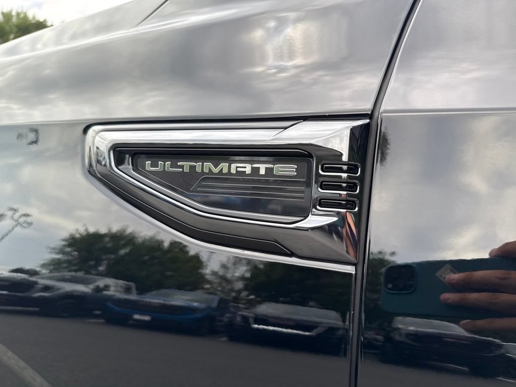 Used 2025 GMC Yukon XL Denali Ultimate AWD/4WD image 13