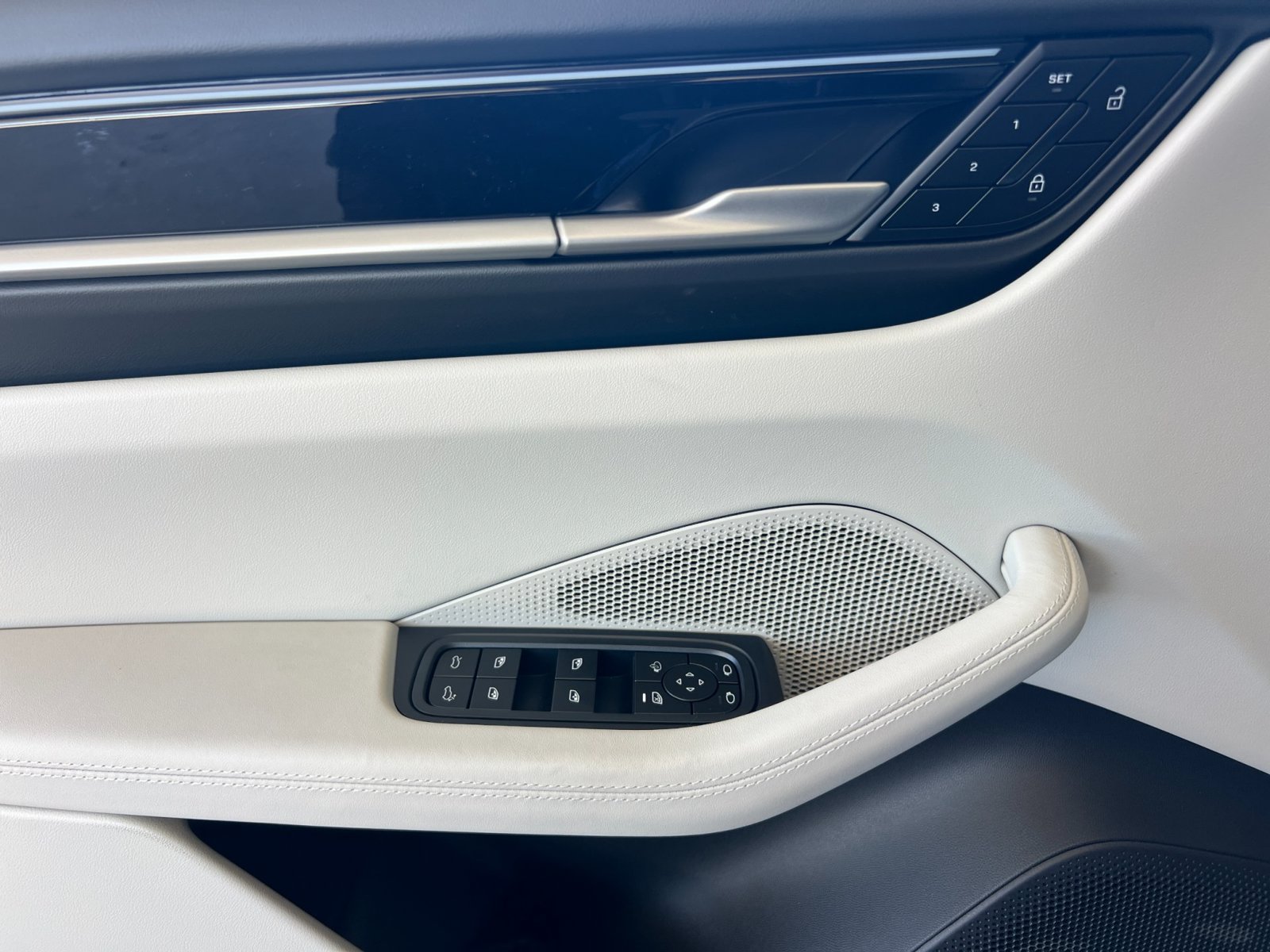 New 2026 Porsche Macan Electric RWD image 12