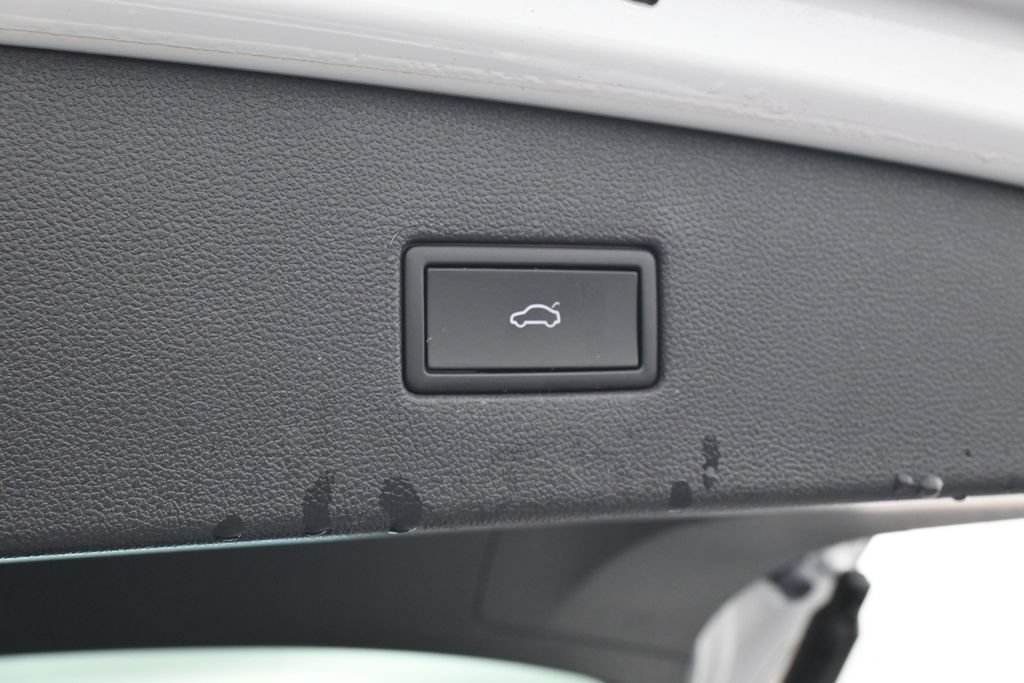 Used 2023 Volkswagen Tiguan SE FWD image 38
