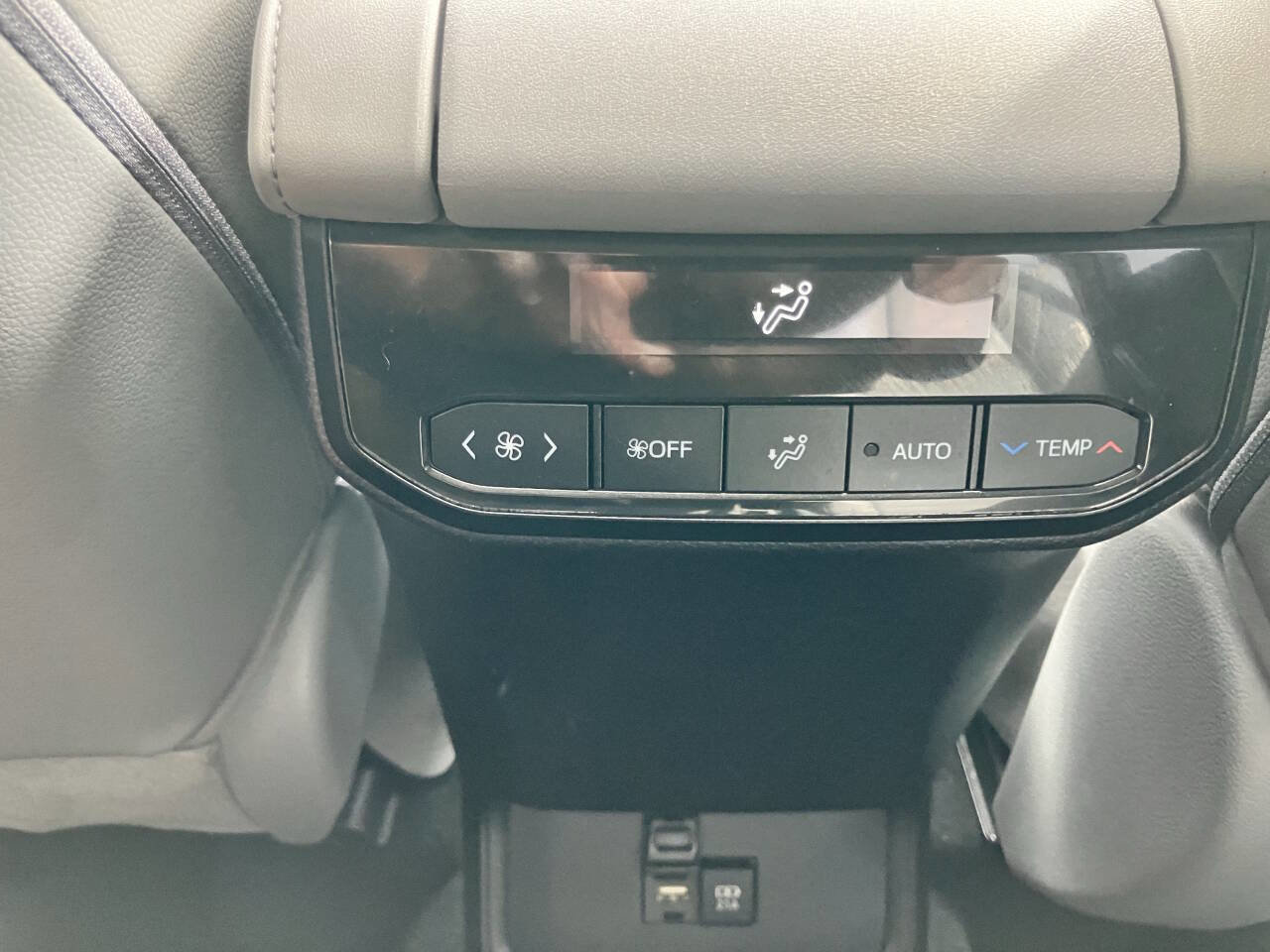 Used 2021 Toyota Highlander XLE image 25