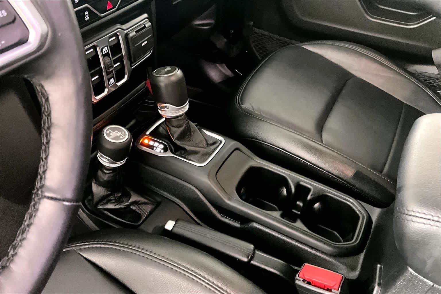Used 2023 Jeep Wrangler Unlimited Sahara AWD/4WD image 15