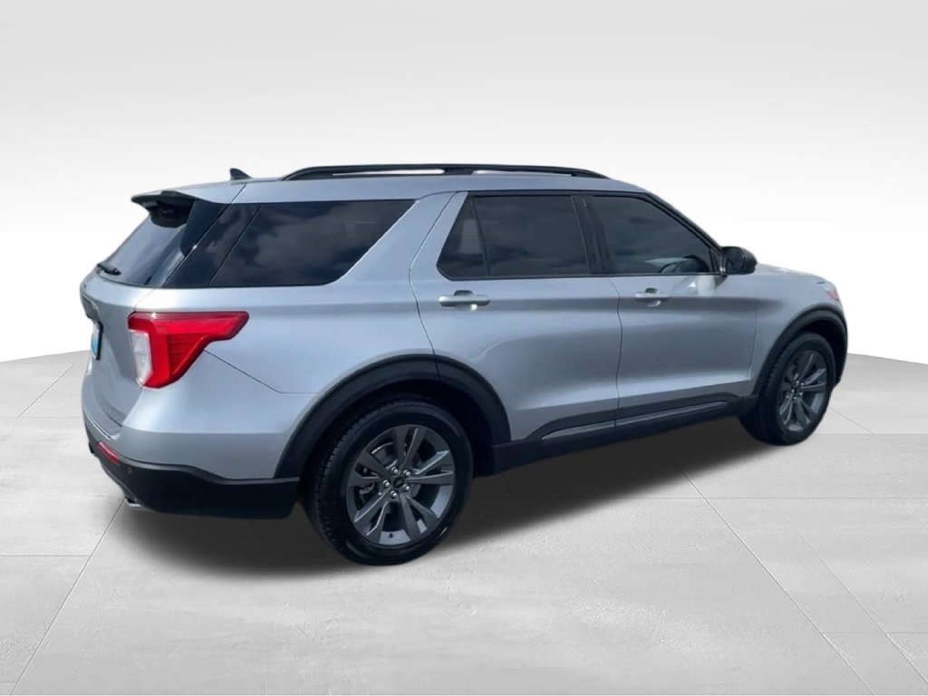 Used 2021 Ford Explorer XLT w/ Equipment Group 202A RWD image 8