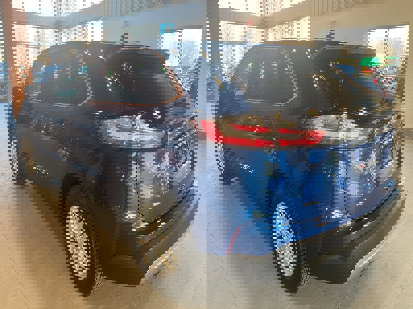 Used 2023 Ford Edge SEL w/ Convenience Package image 7