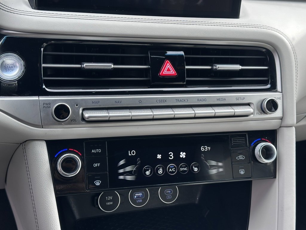 Used 2024 Genesis G70 2.5T image 16