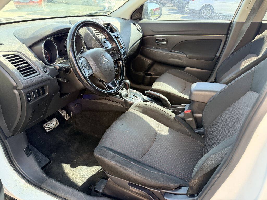 Used 2017 Mitsubishi Outlander Sport ES AWD/4WD image 9