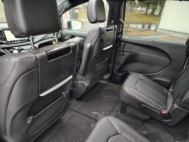 New 2026 Chrysler Pacifica Select AWD/4WD image 30