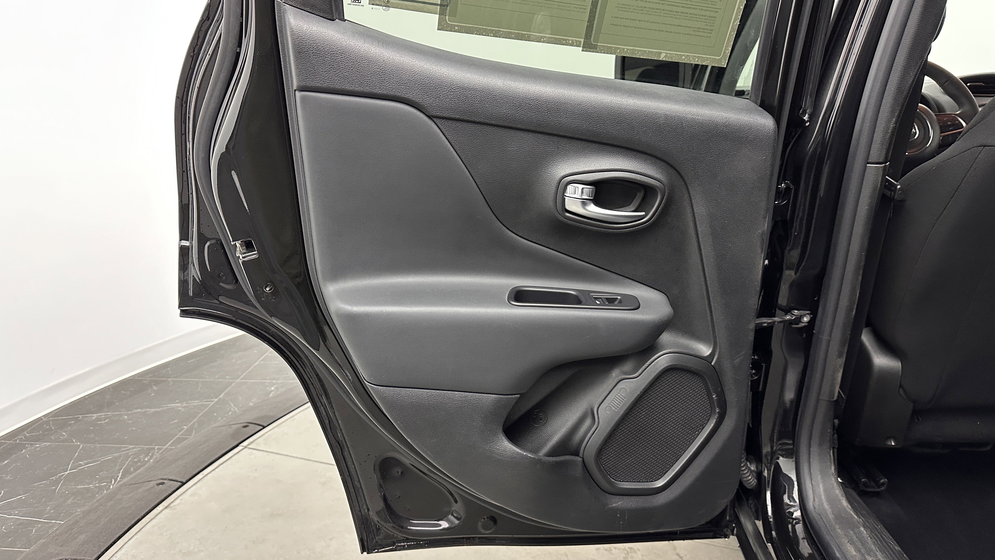 Used 2022 Jeep Renegade Latitude AWD/4WD image 25