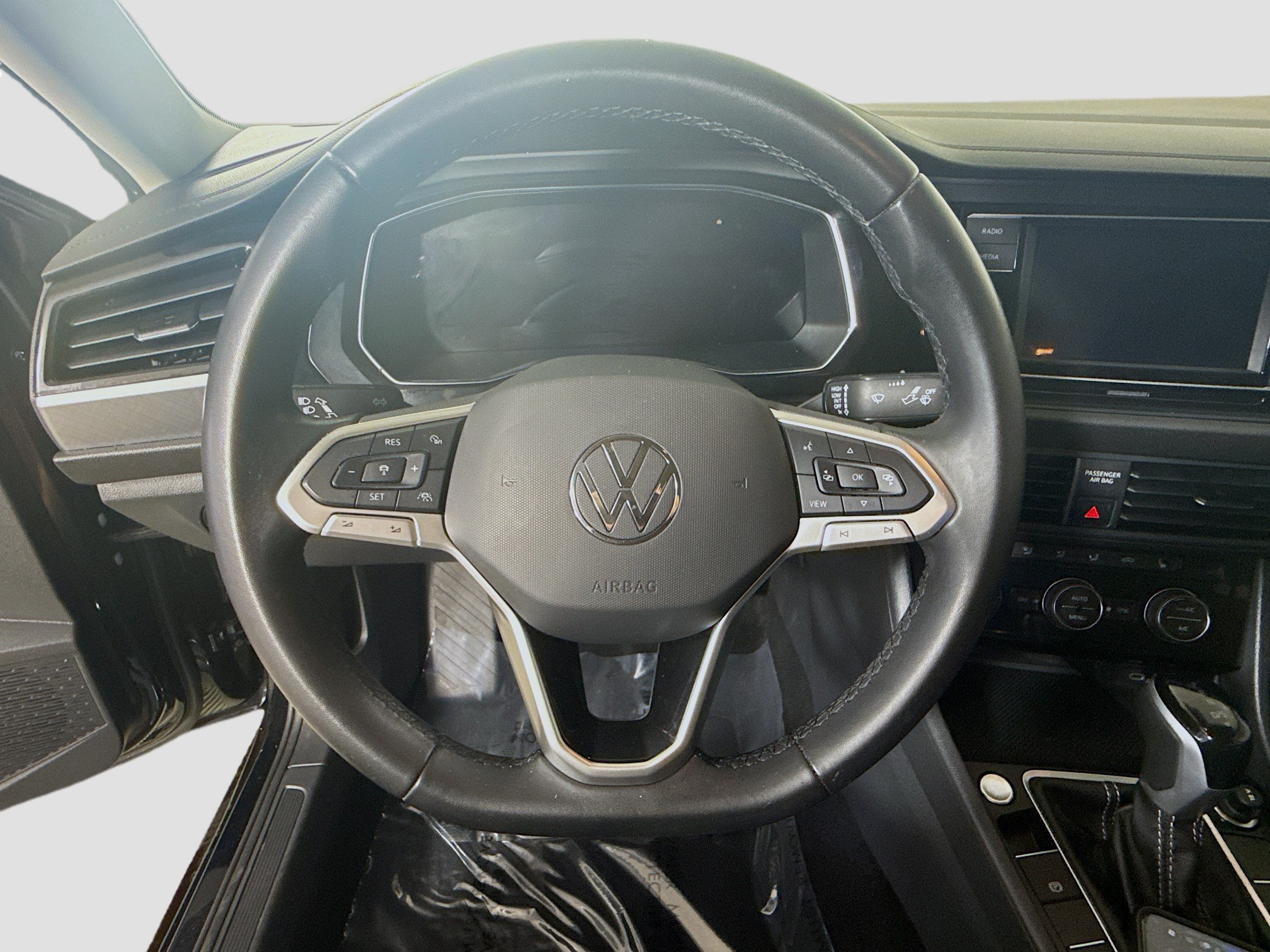 Used 2023 Volkswagen Jetta SE w/ Panoramic Sunroof Package FWD image 13