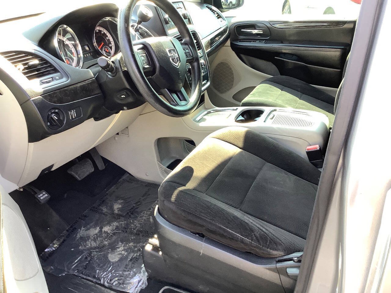 Used 2013 Dodge Grand Caravan SXT FWD image 20