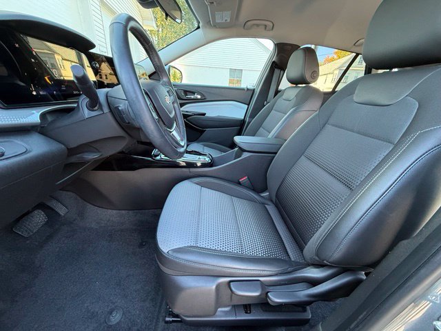 Used 2024 Chevrolet Trax LT w/ Driver Confidence Package FWD image 16