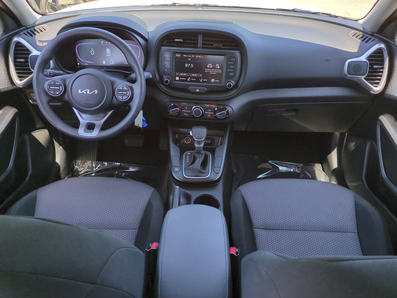 Used 2025 Kia Soul LX w/ LX Technology Package FWD image 15
