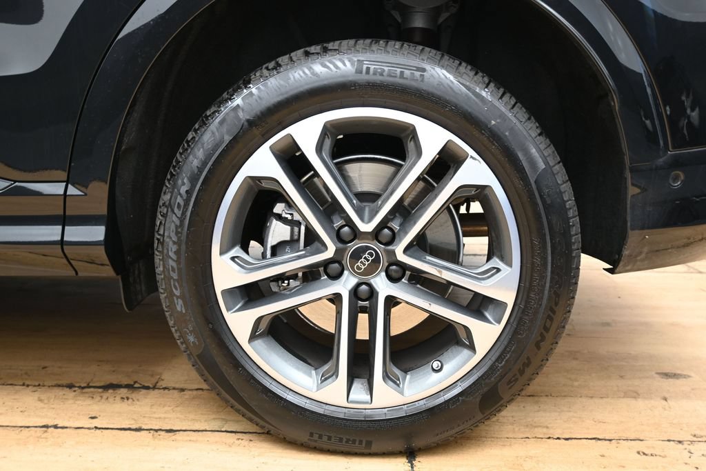 Used 2025 Audi Q5 Premium w/ Convenience Package AWD/4WD image 13