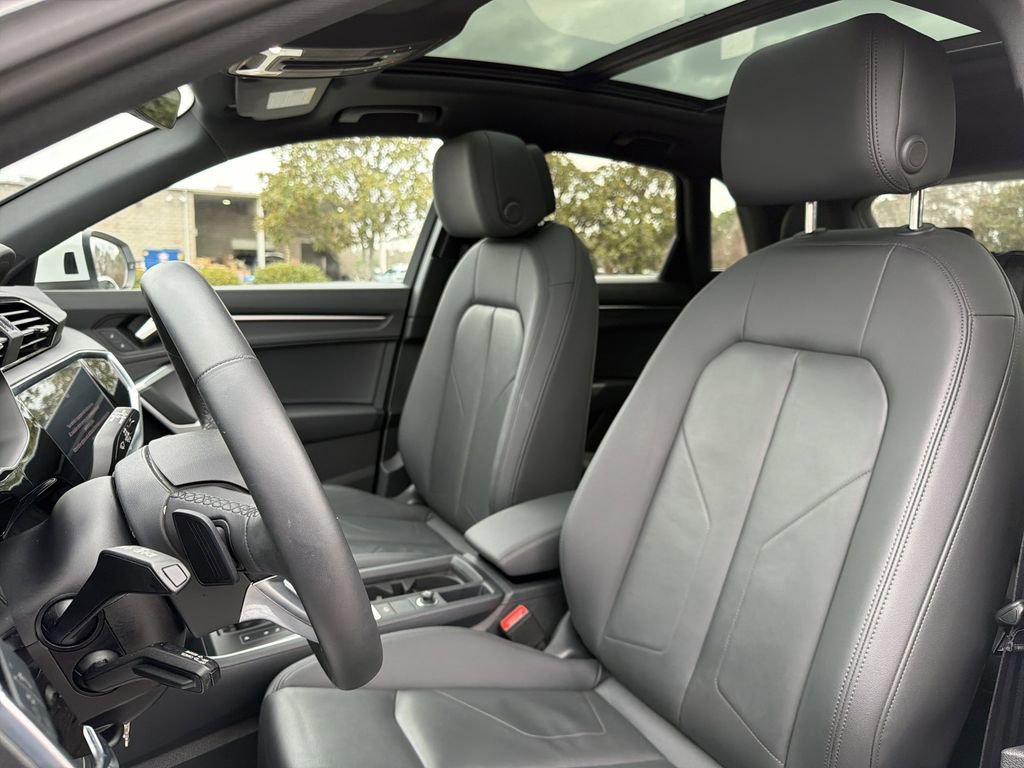 Used 2025 Audi Q3 2.0T Premium image 12