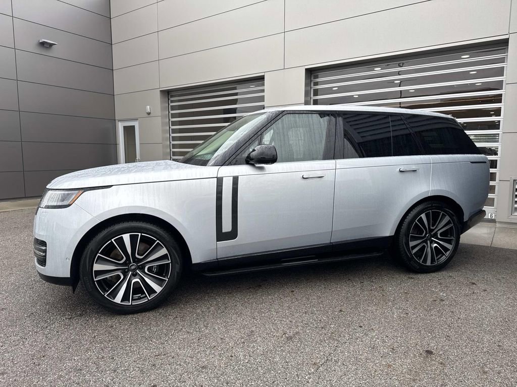 Used 2024 Land Rover Range Rover SE AWD/4WD image 3