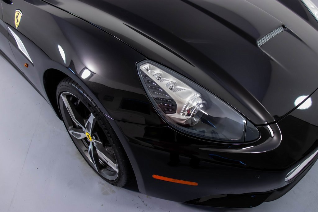 Used 2014 Ferrari California image 12