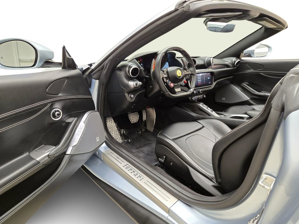 Used 2022 Ferrari Portofino M RWD image 16