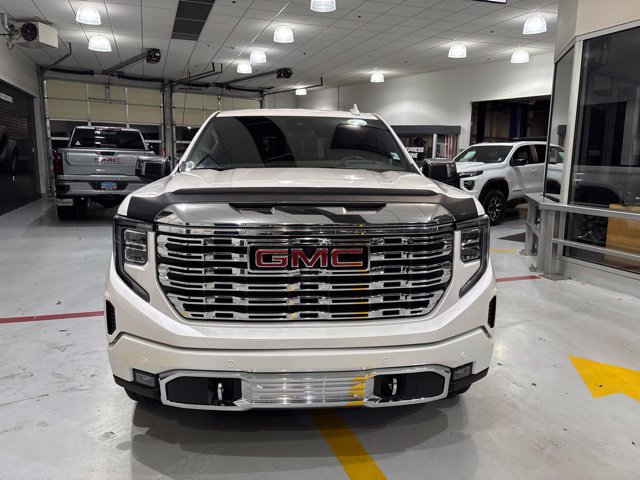 Used 2023 GMC Sierra 1500 Denali w/ Denali Reserve Package AWD/4WD image 3