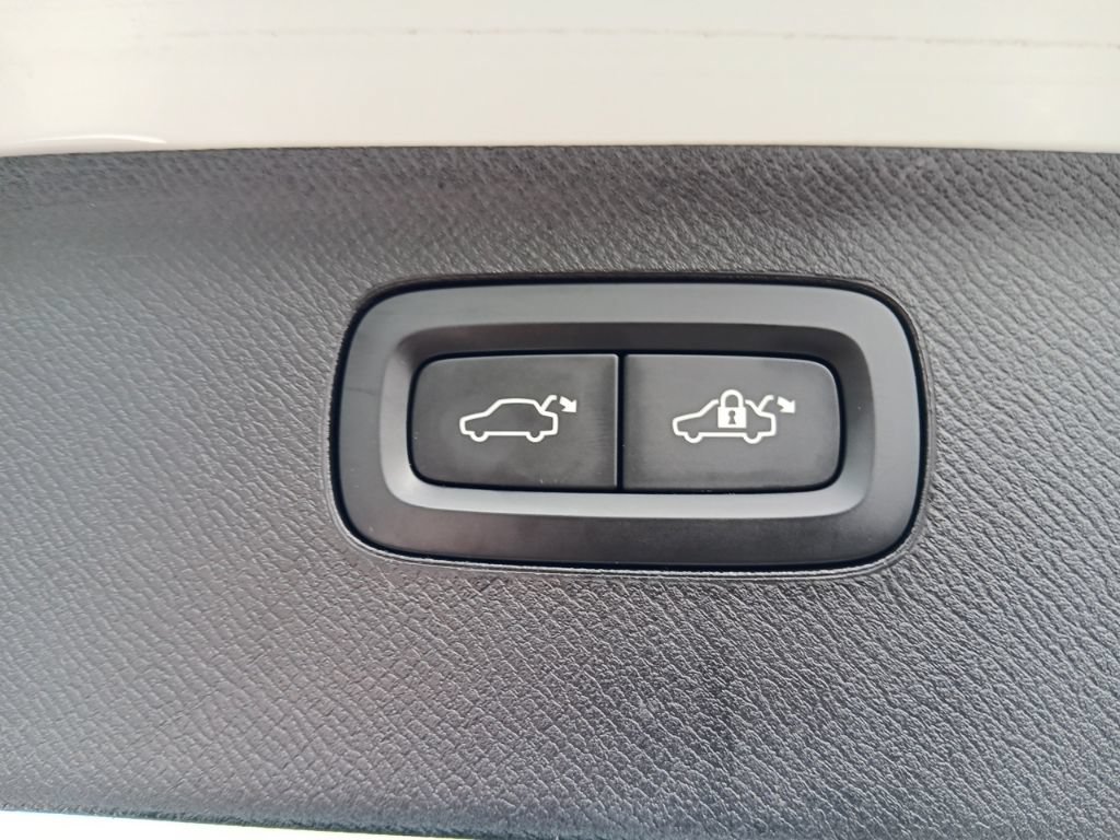 Used 2022 Volvo XC90 T5 Momentum AWD/4WD image 8