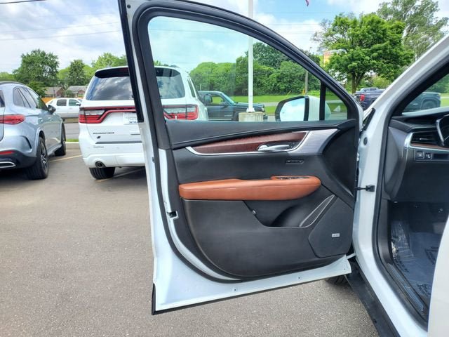 Used 2024 Cadillac XT5 Premium Luxury w/ LPO, Floor Liner Package FWD image 9