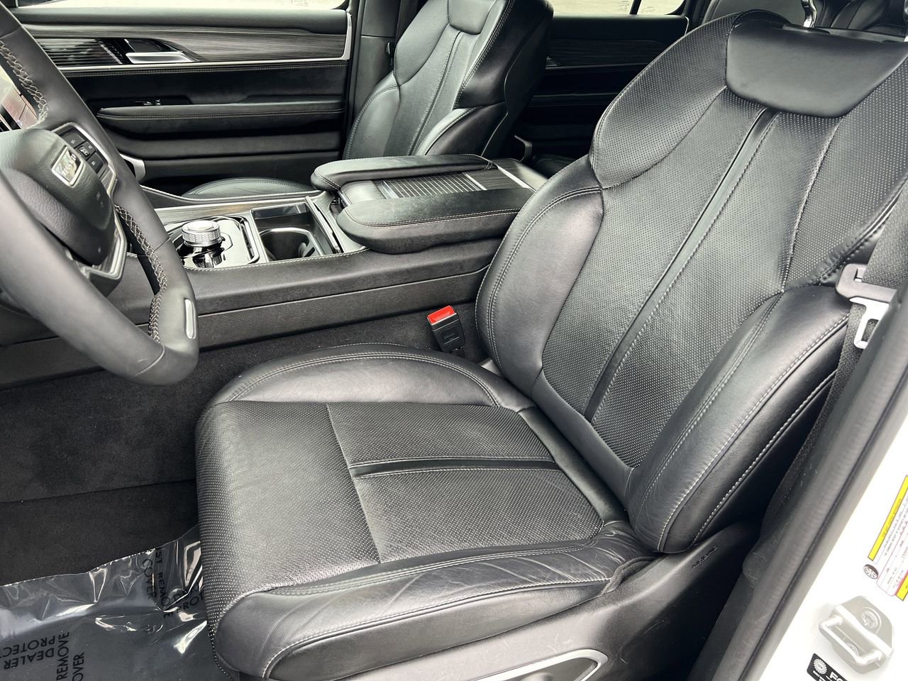 Used 2024 Jeep Wagoneer L Series II w/ Flexible Seating Group image 23