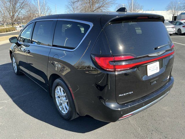 Used 2025 Chrysler Pacifica Select image 7
