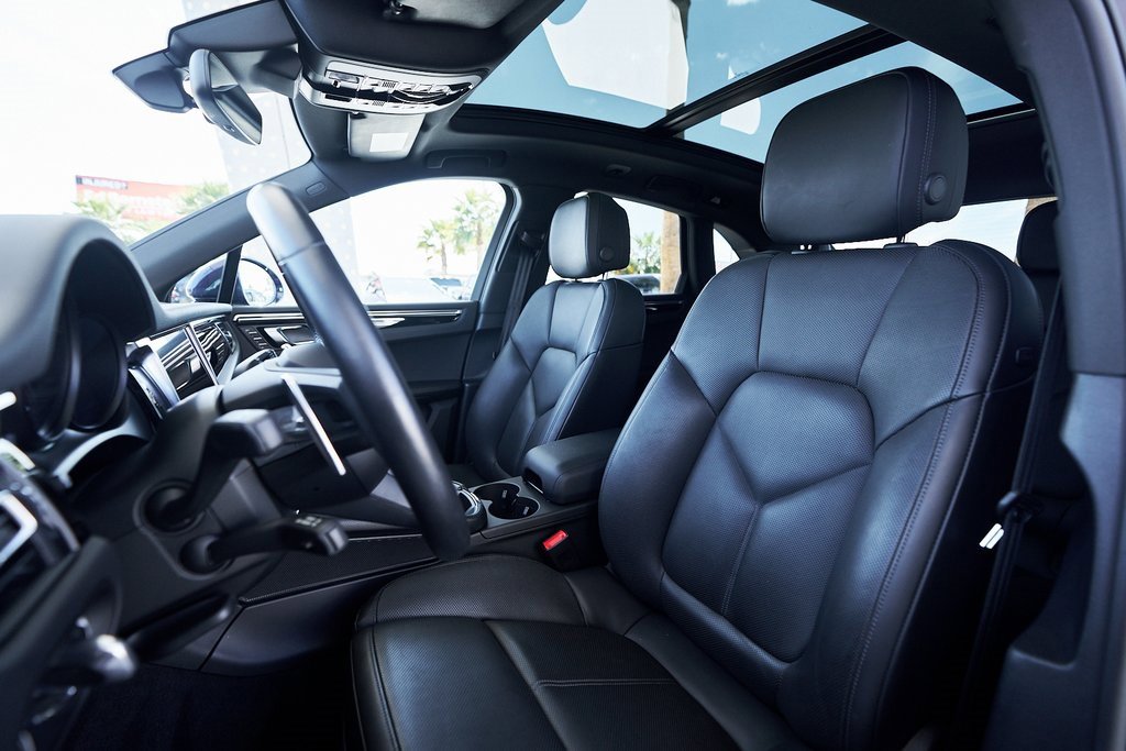Used 2024 Porsche Macan image 32