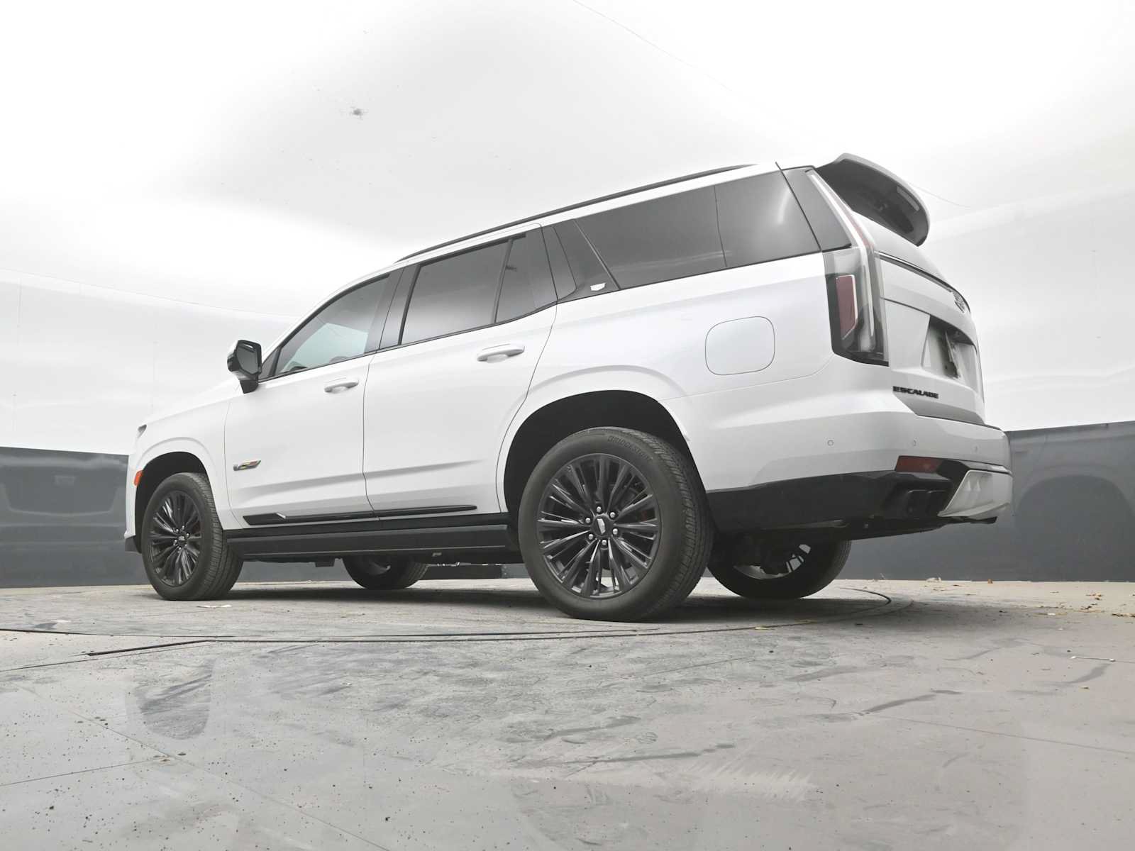 Used 2024 Cadillac Escalade V w/ LPO, ONYX Package AWD/4WD image 22
