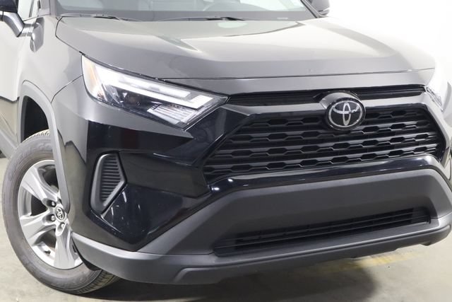 Used 2025 Toyota RAV4 XLE FWD image 44