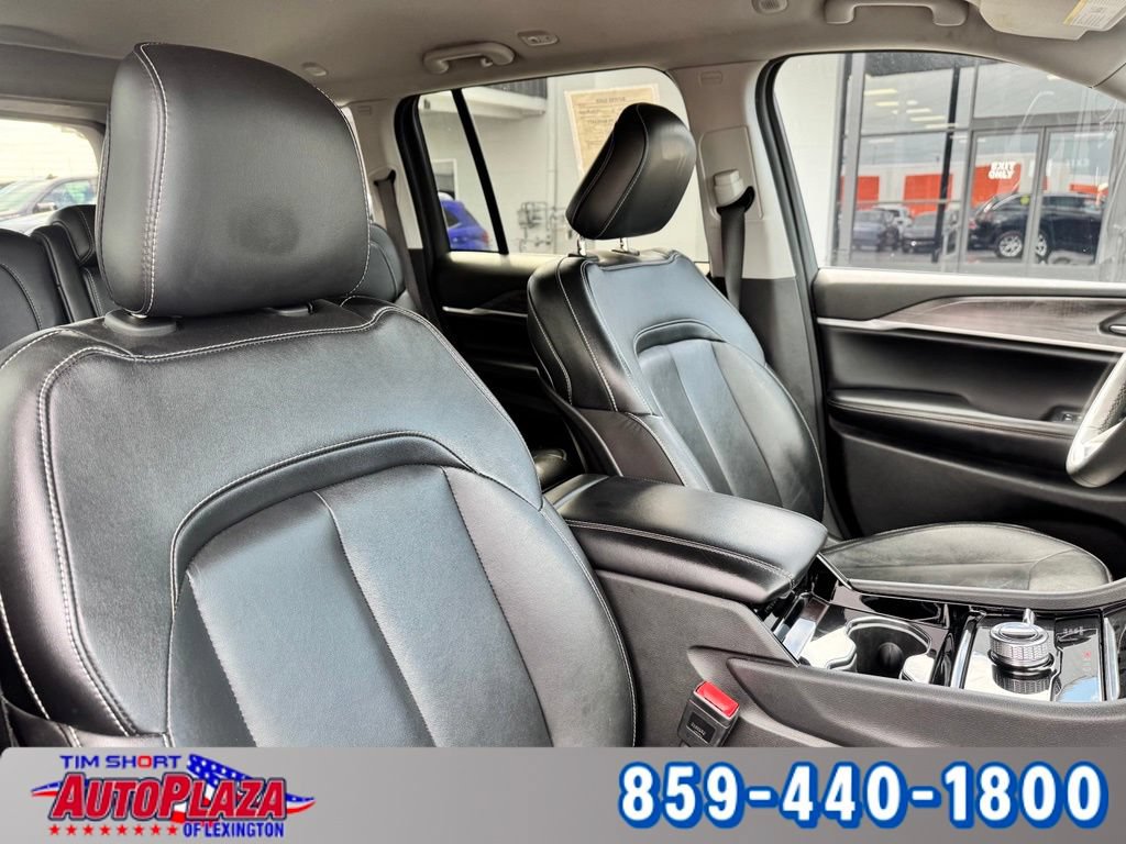 Used 2023 Jeep Grand Cherokee Limited AWD/4WD image 43